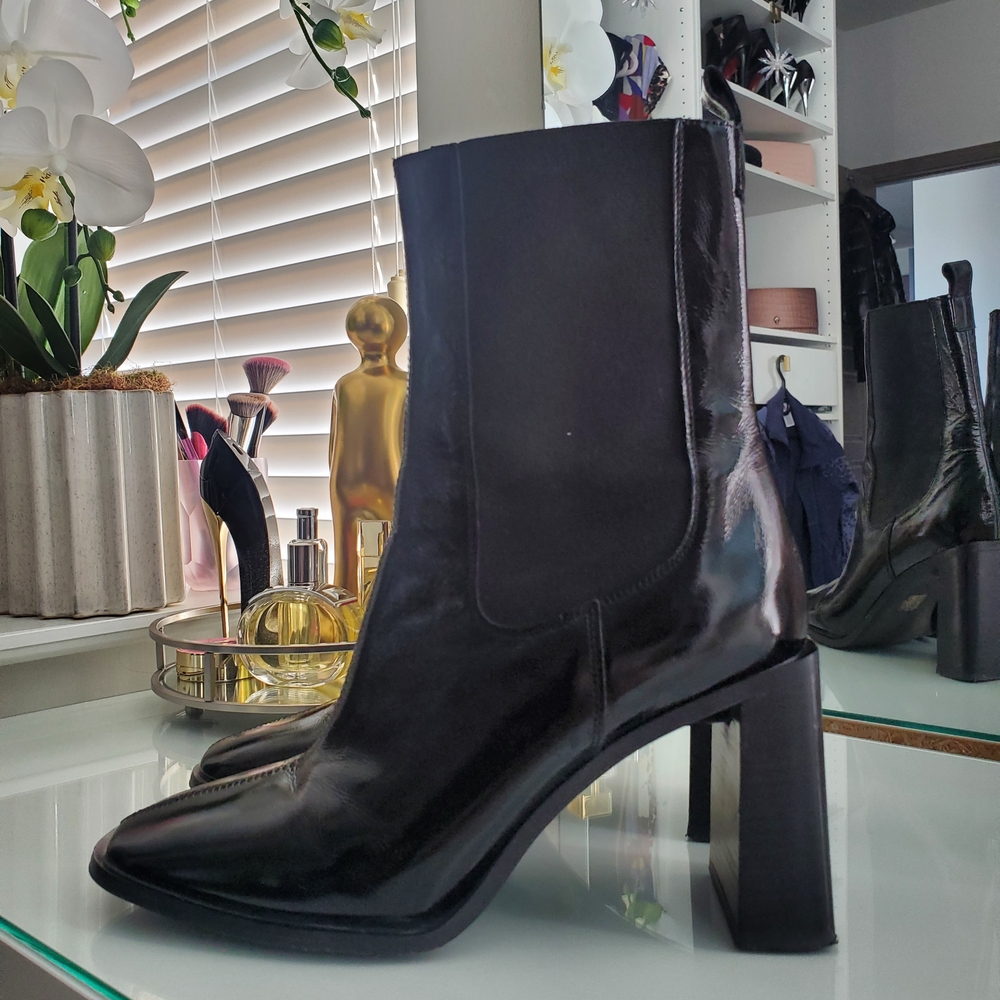 L'INTERVALLE Shiny Black Heeled Boots Like New, Sz 41, 11, leather lined